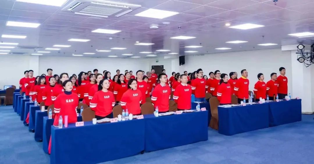 上了井冈山，斗志翻一番