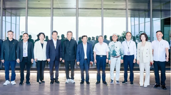 见证、问道与合作--深商企业家出席福耀科技大学开学典礼