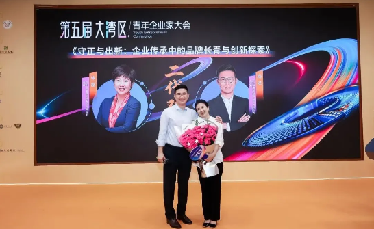 蓝凌母子对话：接班不是推翻重来，而是给赛车换引擎